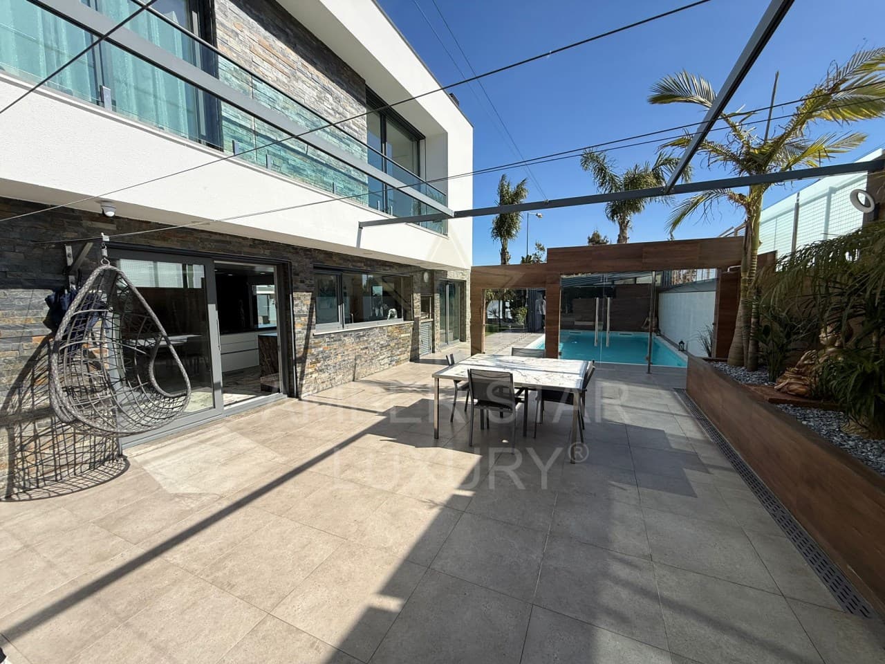 Luxury villa with 4 bedrooms, pool and garden in Cinta de Santa Maria 10