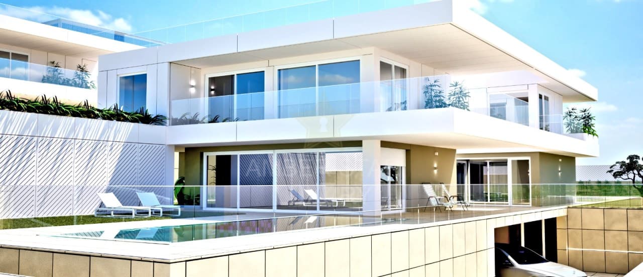 Four-bedroom detached house with elevator, Praia da Areia Branca, first line 5