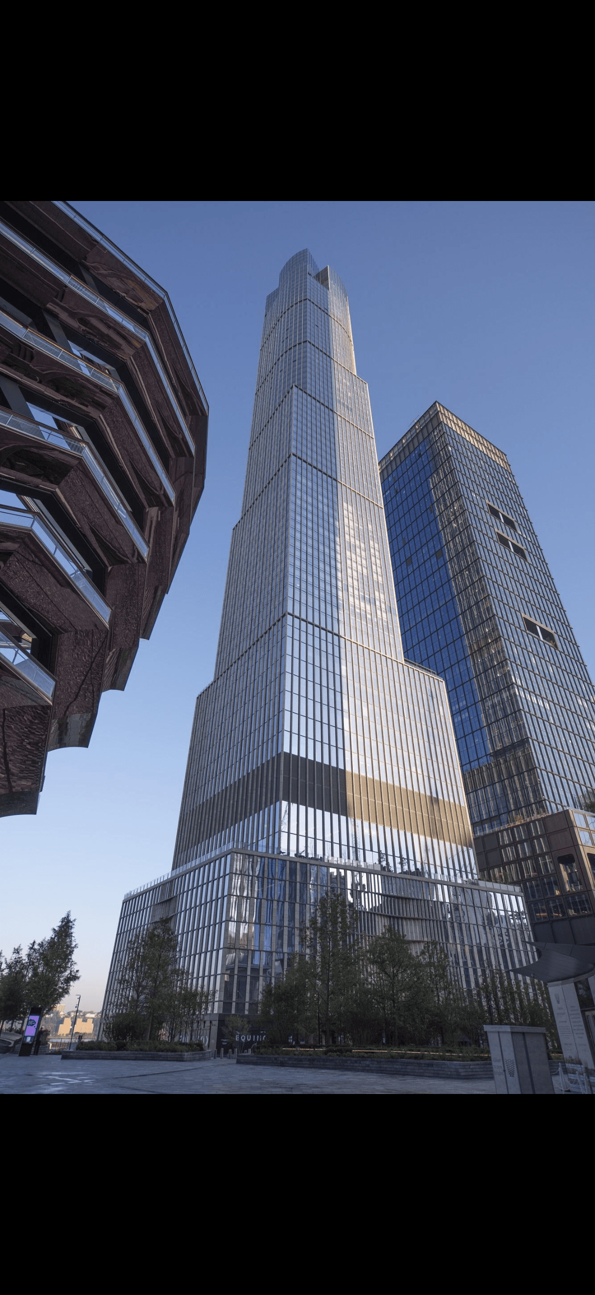 Panoramic residences above Hudson Yards with Equinox service 5